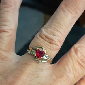 Heart & Diamond Ring 10 K Gold sz 7